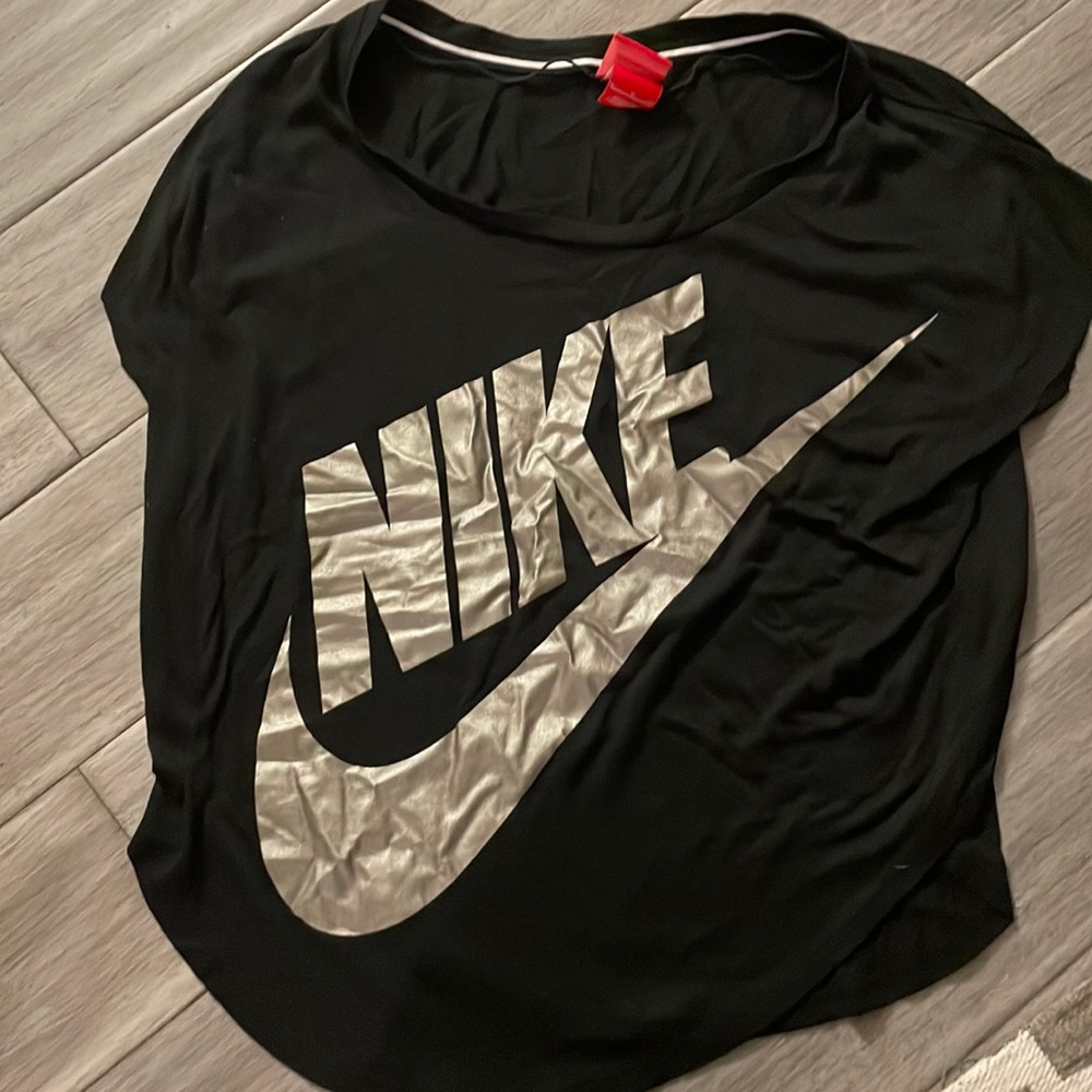 Loose fitting black tee with grey nike logo